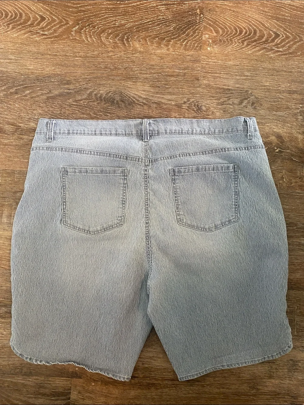 Gloria Vanderbilt casual women